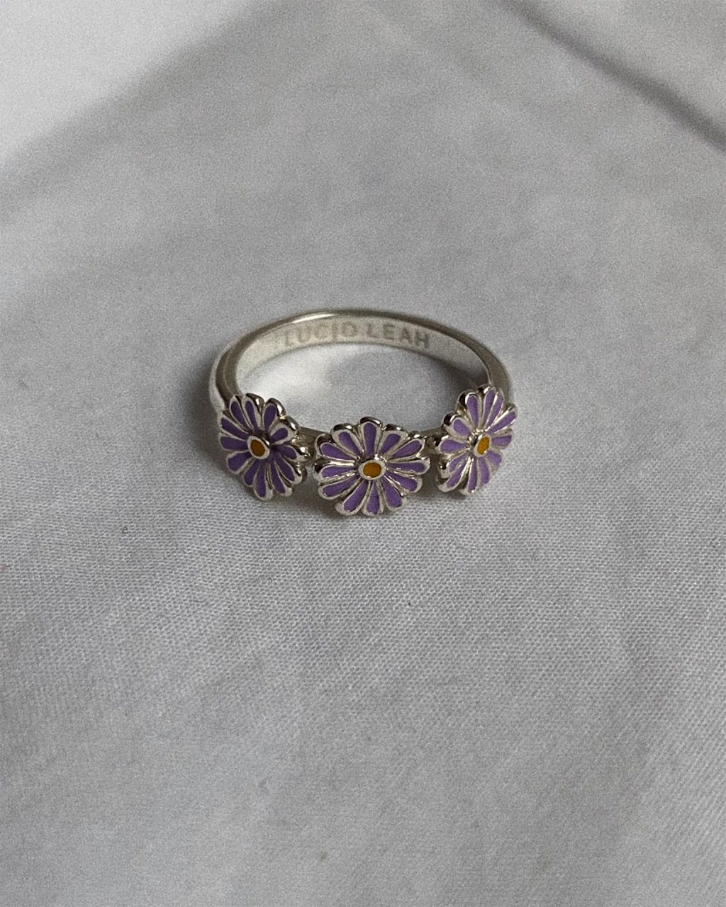 Daisy ring in 100% certified recycled sterling silver