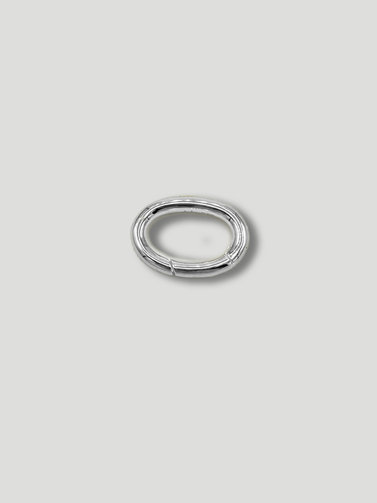 Modern clasp in 100% certified recycled sterling silver